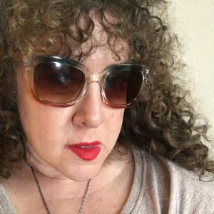 Meet your Posher, Suzanne