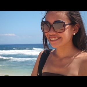 Meet your Posher, Simone