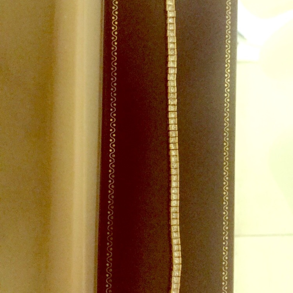 Gorgeous authentic gold diamond tennis bracelet
