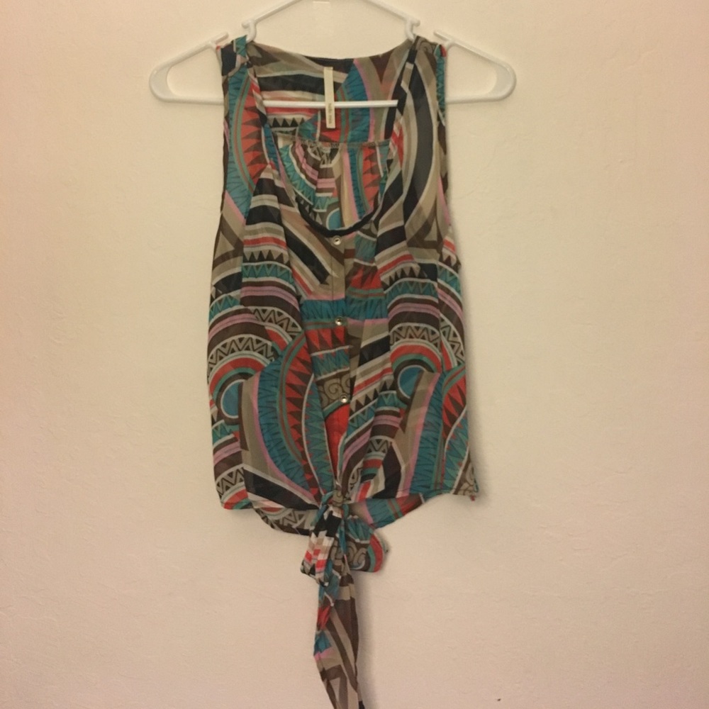 Graphic Print Sleeveless Top