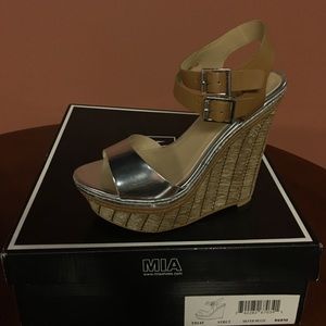 Mia Strut Wedge Sandal size 6
