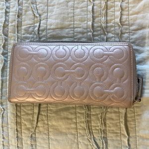 Silver full sized Coach wallet ✨EUC✨