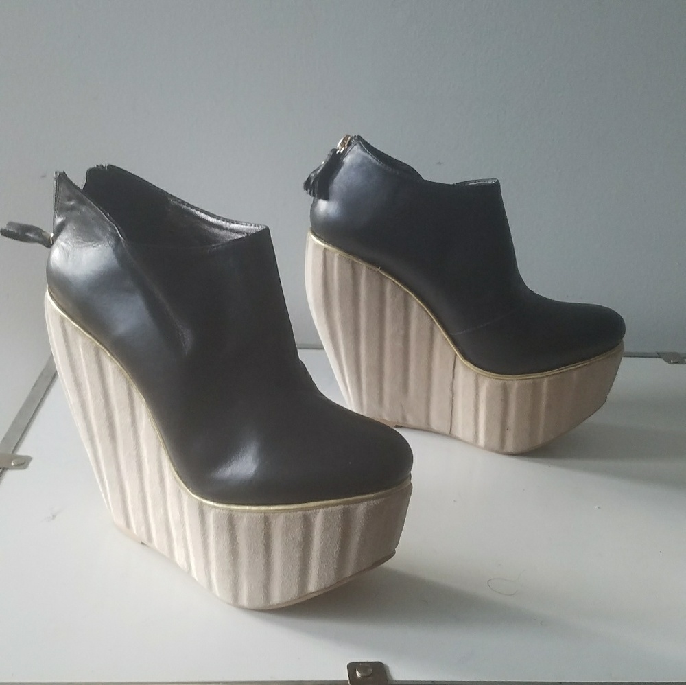 ELLYN CLAY 😍 Platform boots- MAKE OFFER
