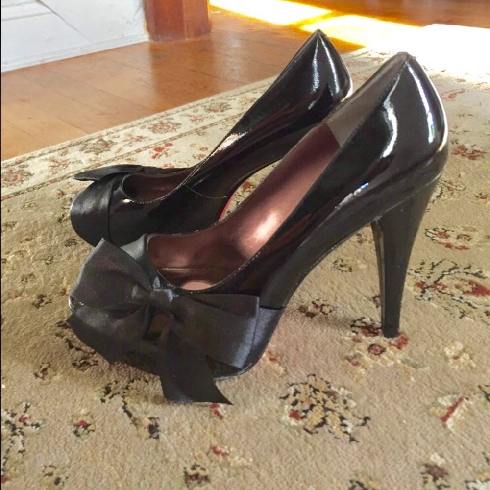 Paris Hilton Peep Toe Platforms with Bow 🎀