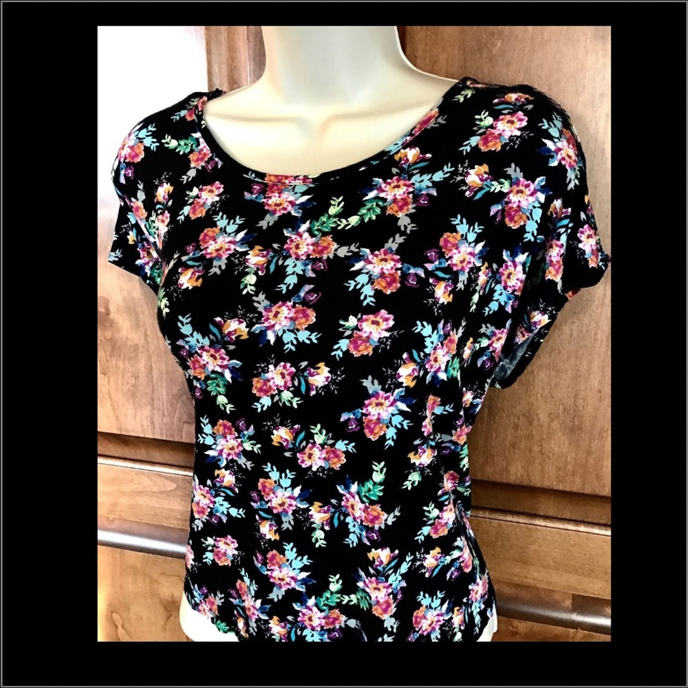 Forever 21 Size S Black Floral Sexy Top Shirt
