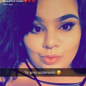 Meet your Posher, Larissa