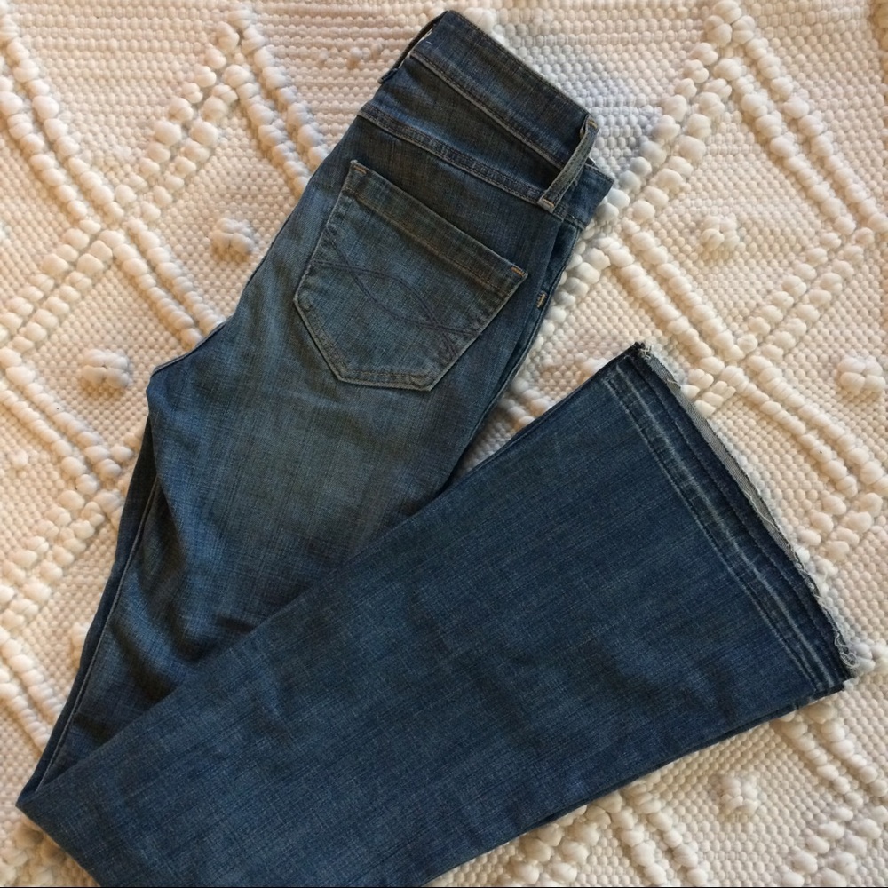 Abercrombie & Fitch High Rise Flare Jeans Size 25