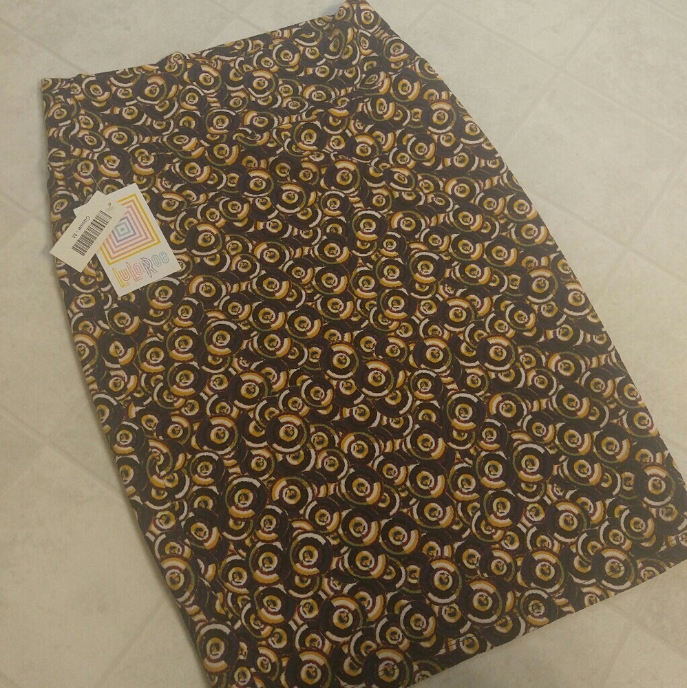 Priced to SALE LulaRoe Cassie Skirt