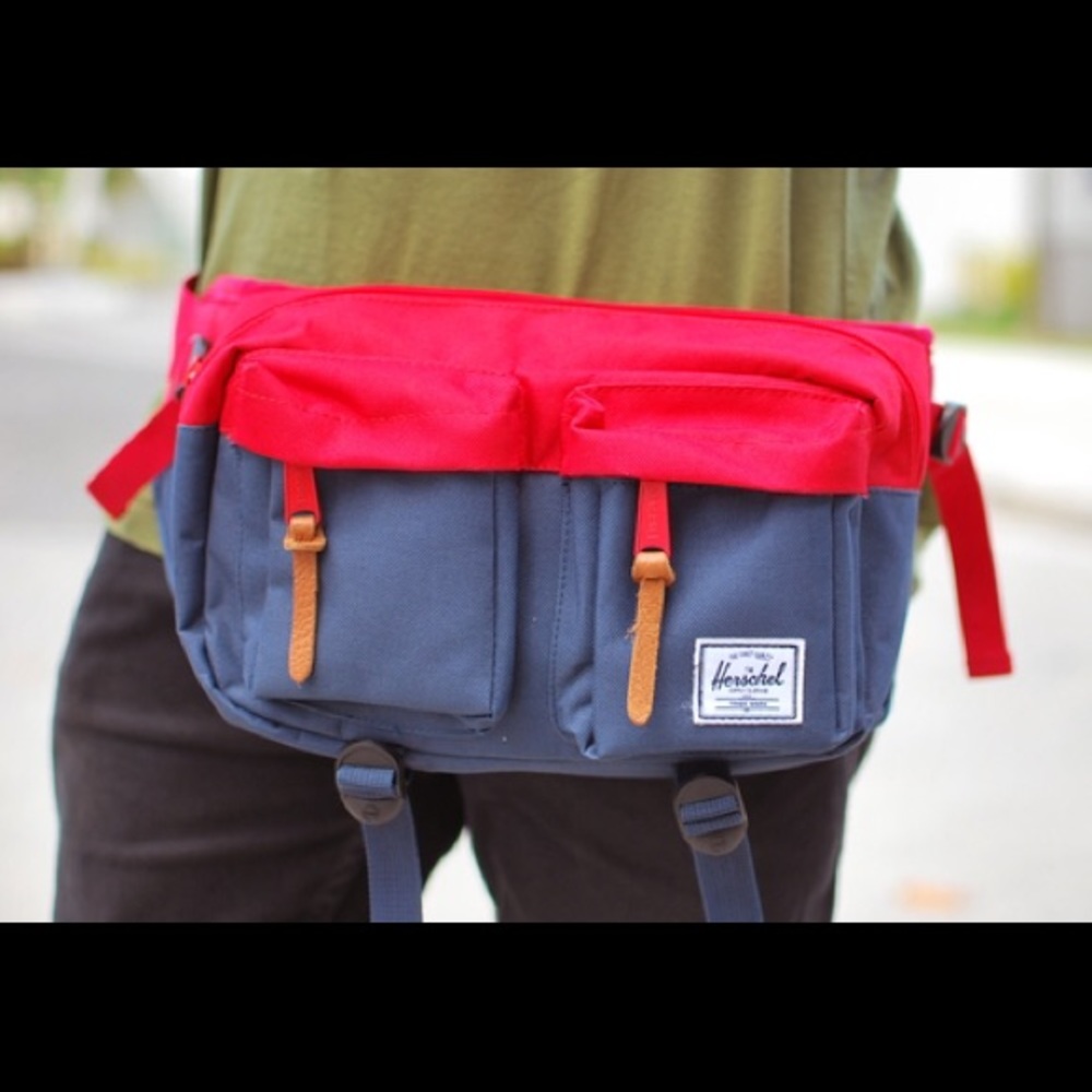Herschel eighteen hip pack peacoat / coral