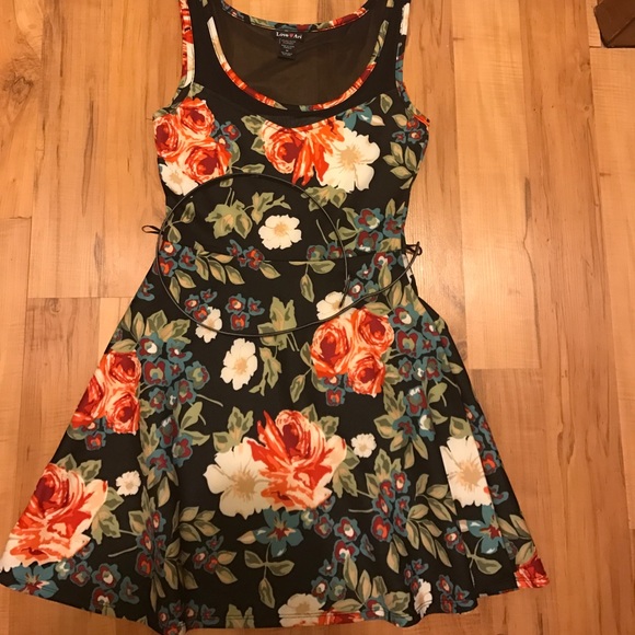 Sleeveless Floral dress - Picture 3 of 4