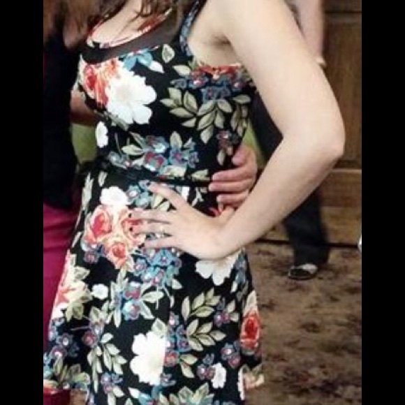 Sleeveless Floral dress - Picture 4 of 4