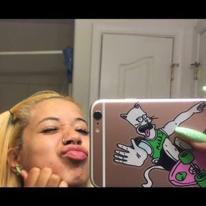 Meet your Posher, Kayla