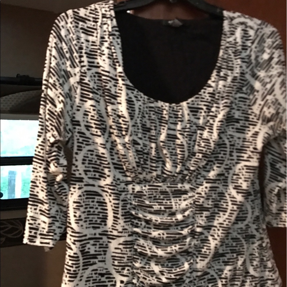 Alfani top, size 1X, gathered in middle