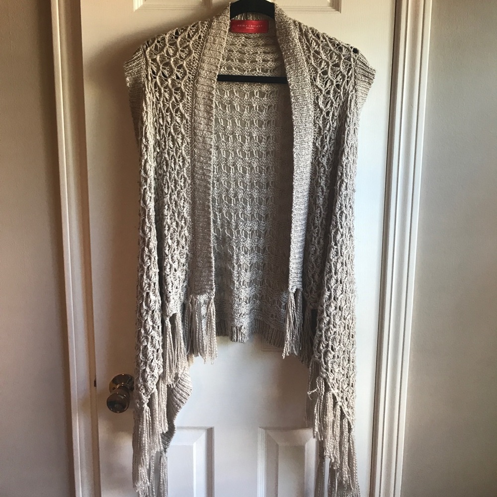 Short sleeve cardigan.