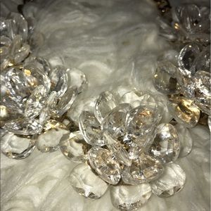 Clear flower necklace