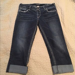 Silver brand 'Suki' capris. So. 31 Dark blue wash.