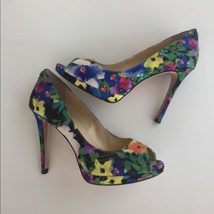 Invanka Trump Peep-toe Pump sz- 6