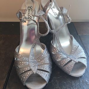 Beautiful t-strap heels Camille La Vie