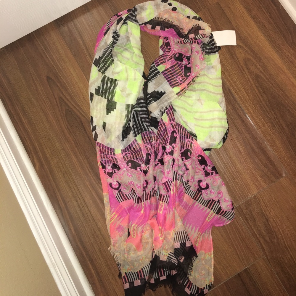 NWT Adorable summer scarf