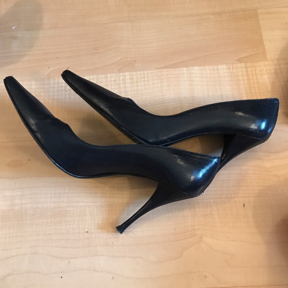 Stuart Weitzman Formal Satin 3.5" black heels - Picture 4 of 8