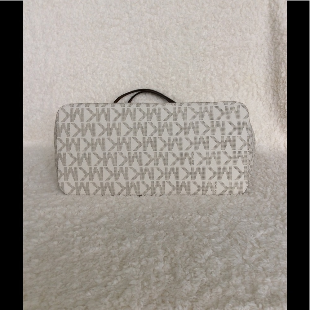 🆕 Michael Kors Vanilla Jet Set Tote - Picture 4 of 4