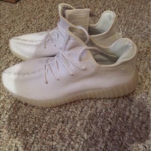 Nwt yeezy boost 350 v2 cream