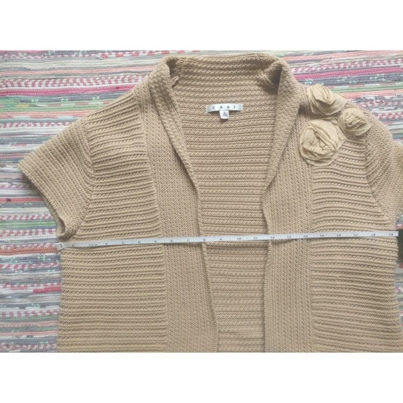 🐘 CABi Rosette Sweater Shrug - Picture 3 of 5