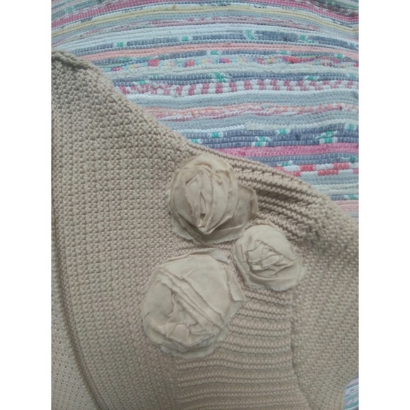 🐘 CABi Rosette Sweater Shrug - Picture 5 of 5