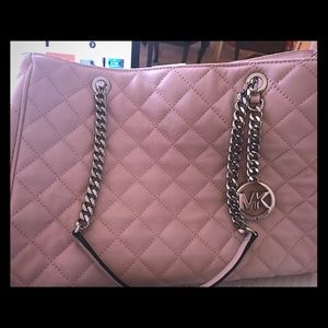 Michael Kors handbag( baby pink) barely used