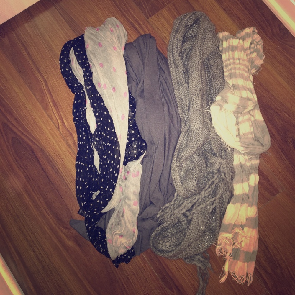 Bundle of 4 gray scarfs!