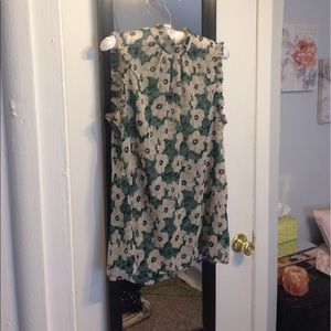 Mock neck sleeveless shirt