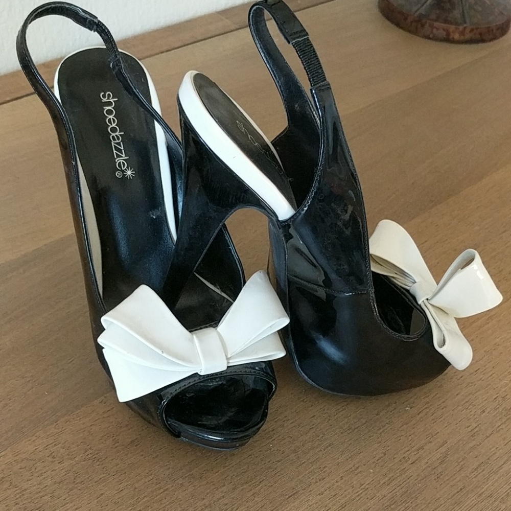 Tuxedo pumps