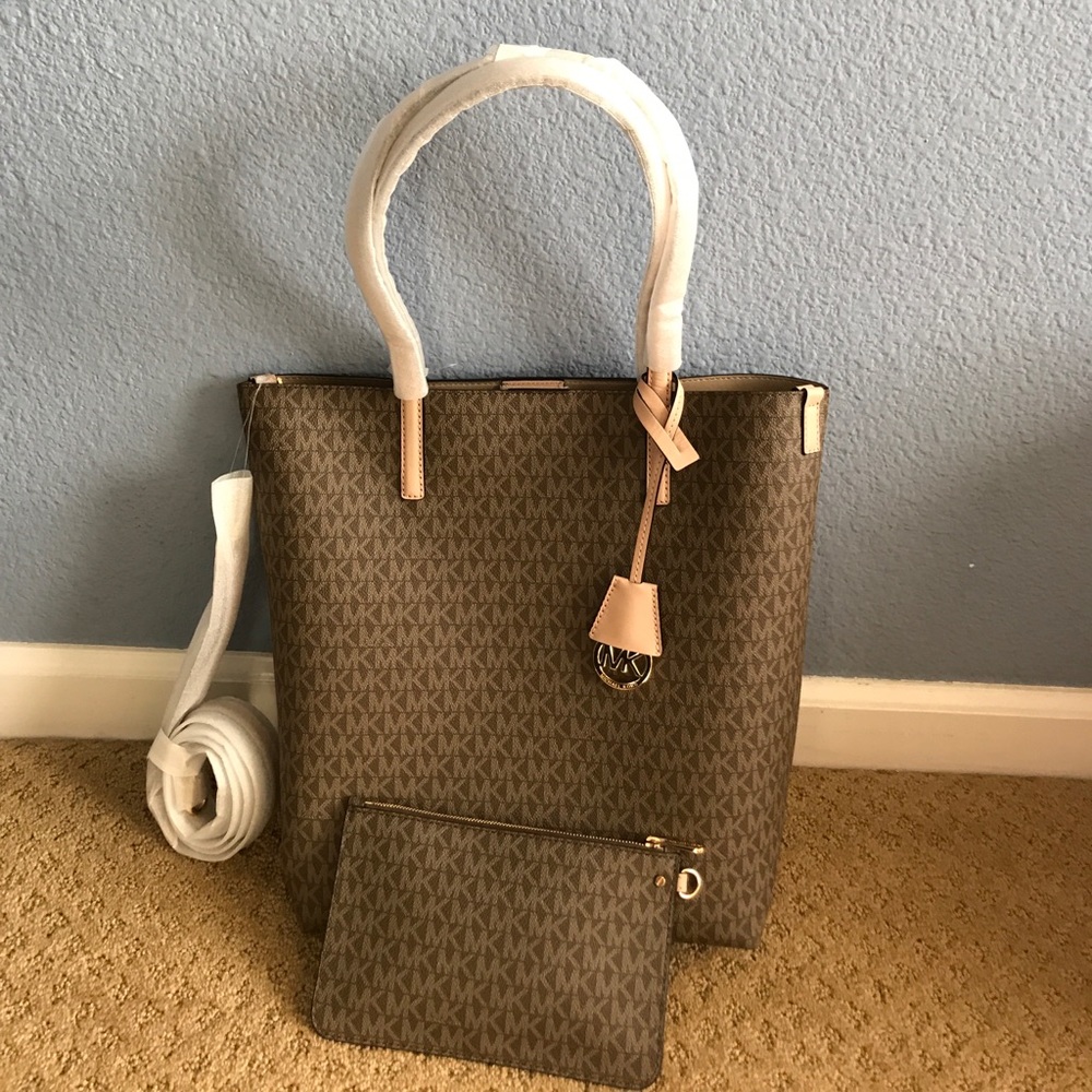 Michael Kors Hayley Tote w/ straps and pouch
