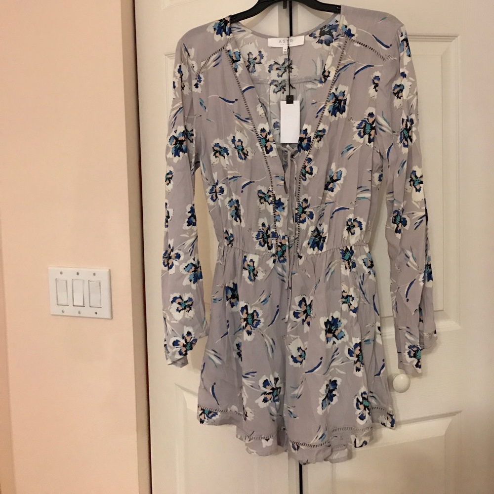 Floral romper NWOT