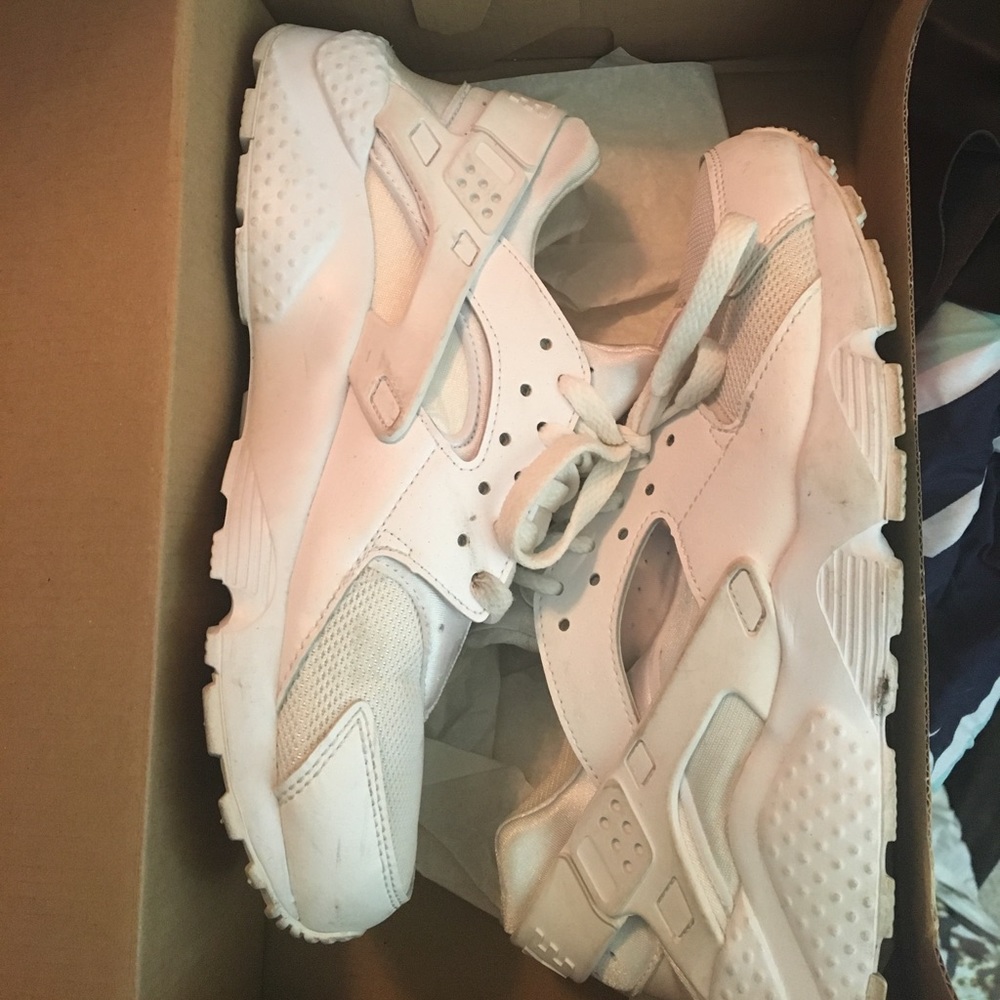 White Nike Huaraches
