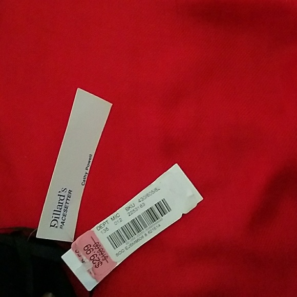 Eliza j - Picture 4 of 4