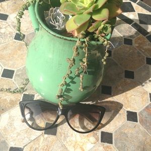 Tres Noir Cat Eye Sunglasses