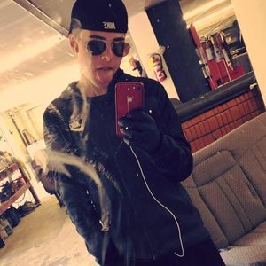 Meet your Posher, Avery