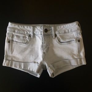Cuffed Bullhead light wash denim short shorts