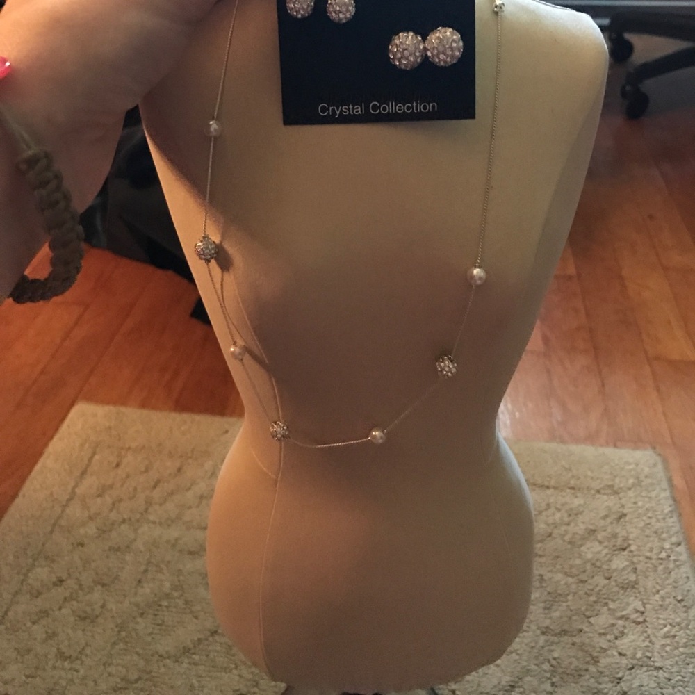 2 pairs of earrings and matching necklace nwt