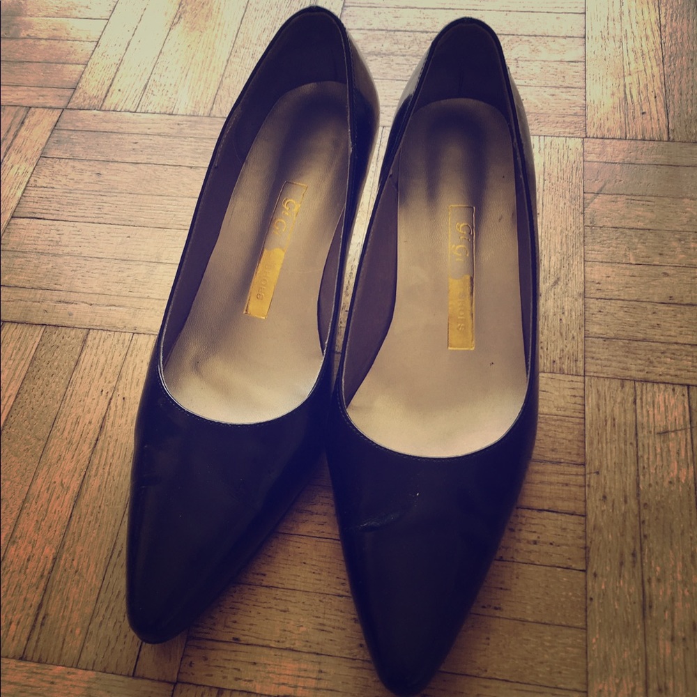 Black patent shoes