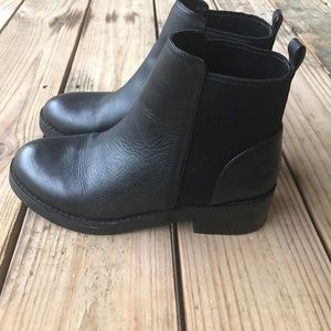 Steve Madden's black, leather ankle boots!