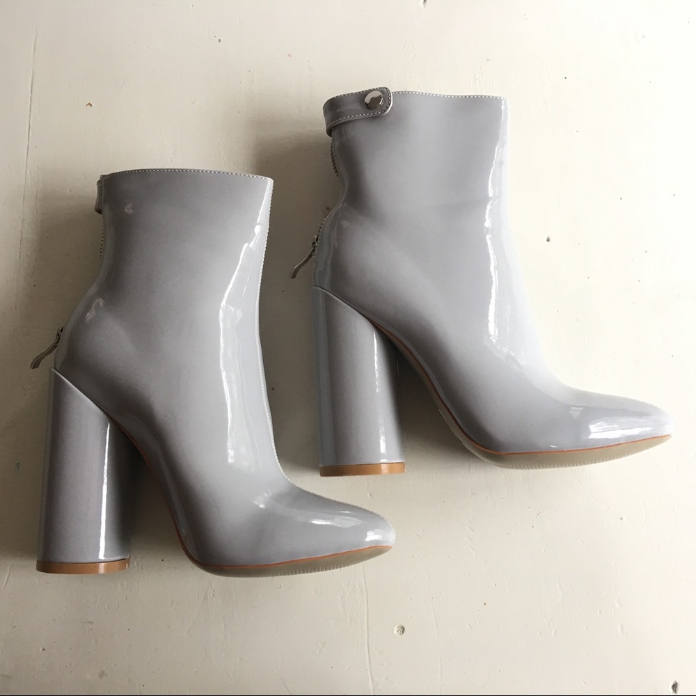 Lamoda grey patent leather booties