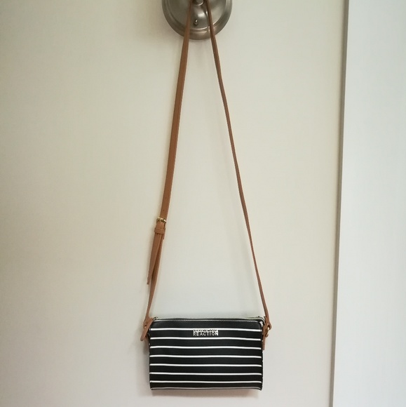 KENNETH COLE MINIMALIST CROSSBODY - Picture 2 of 4