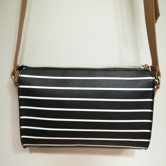 KENNETH COLE MINIMALIST CROSSBODY - Picture 4 of 4