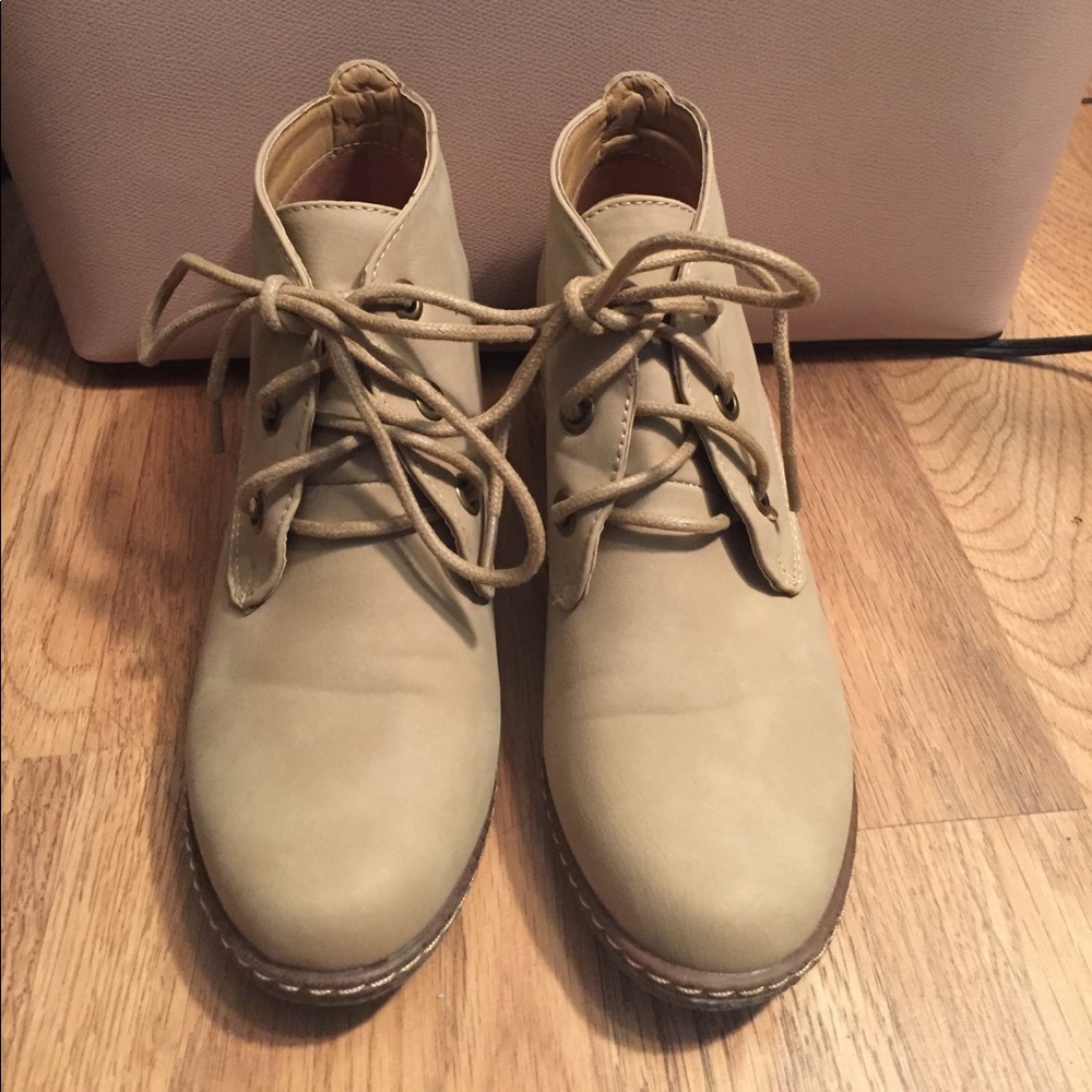 Nature Breeze Beige Pump