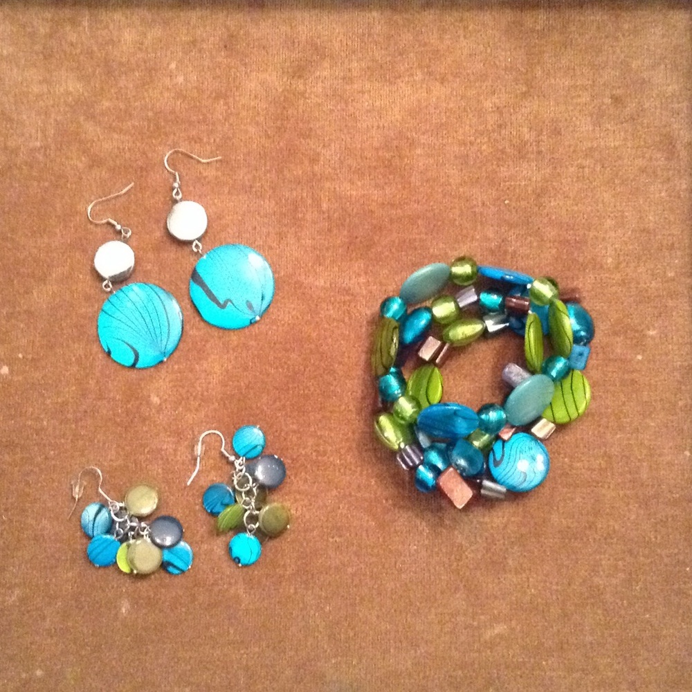 Bracelet and earrings