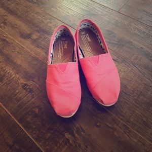 Size 5 Toms shoes