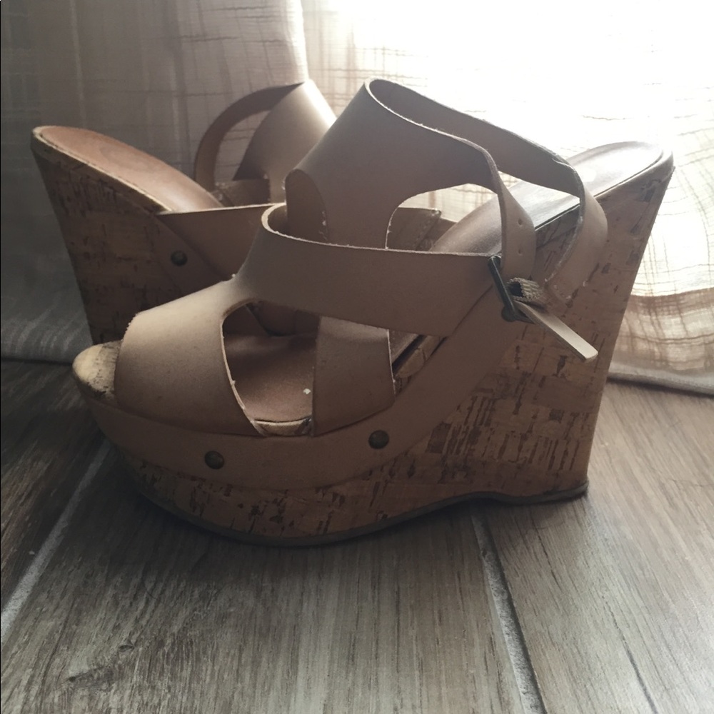 Wedged cork bottom heals