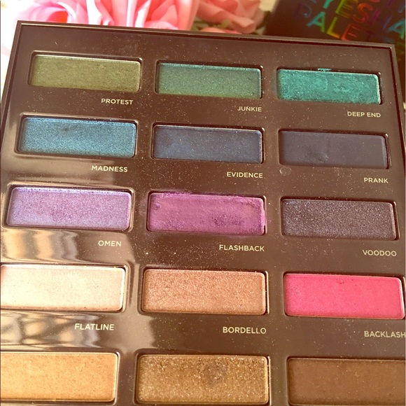 Urban Decay Spectrum Eyeshadow Palette - Picture 2 of 4